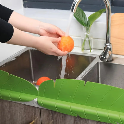 SplashStopLeaf™️- Leaf-Shaped Silicone Sink Splash Guard with Suction Cups - For Dry CounterTops and Sink Splashes-Kitchen Water Blocker for Faucet & Countertop Protection